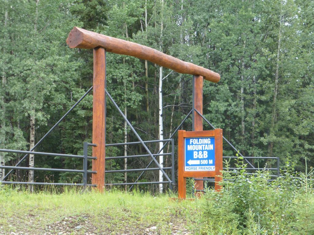 Folding Mountain B & B Fort Nelson Exterior foto