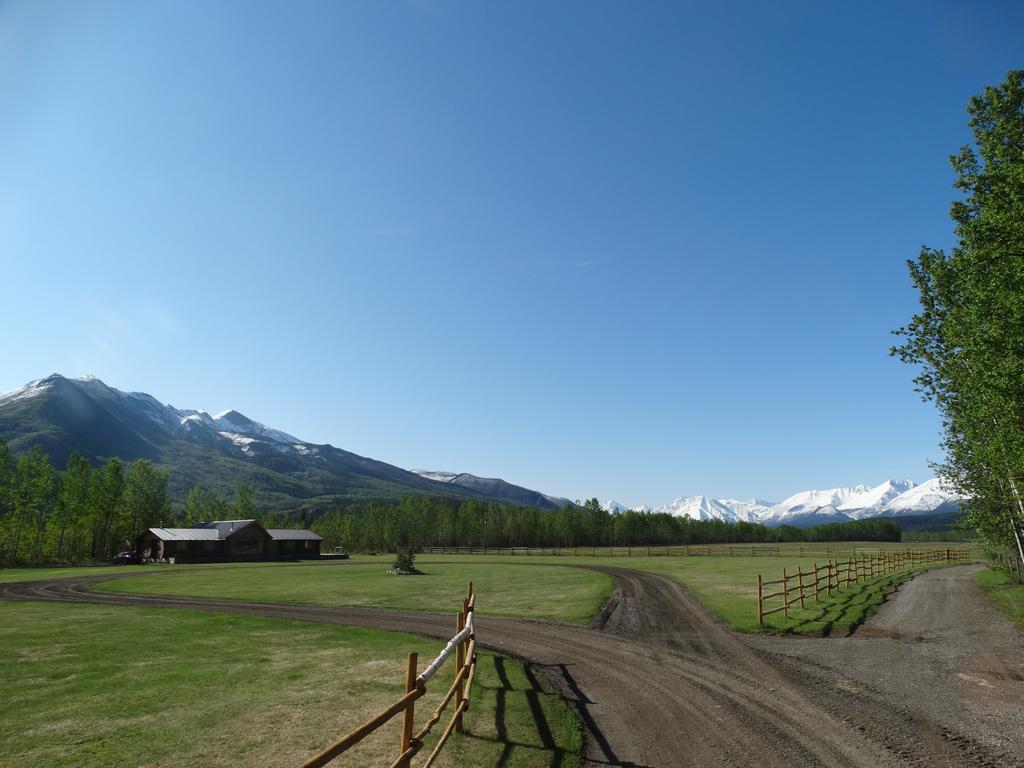 Folding Mountain B & B Fort Nelson Exterior foto