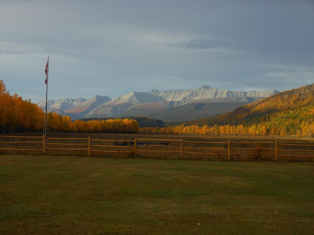 Folding Mountain B & B Fort Nelson Exterior foto