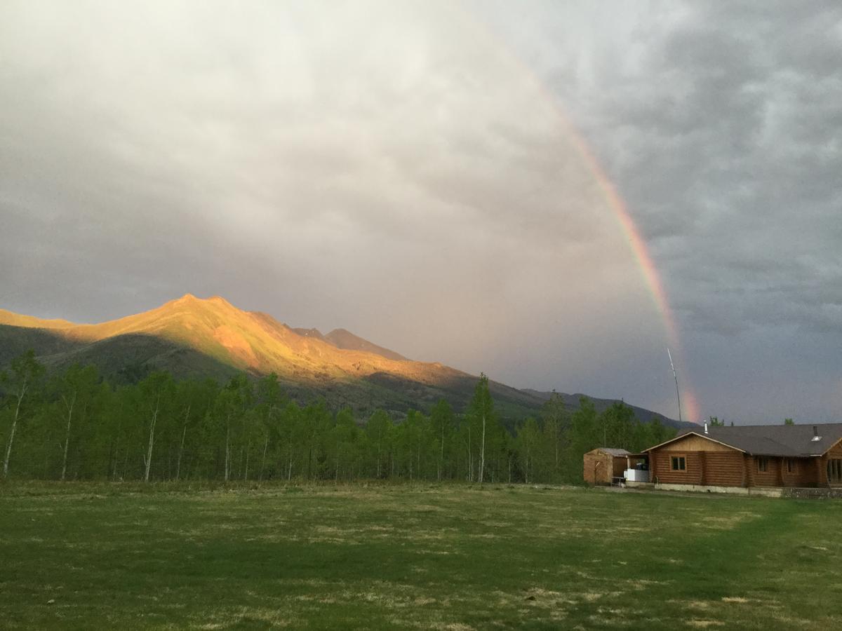 Folding Mountain B & B Fort Nelson Exterior foto