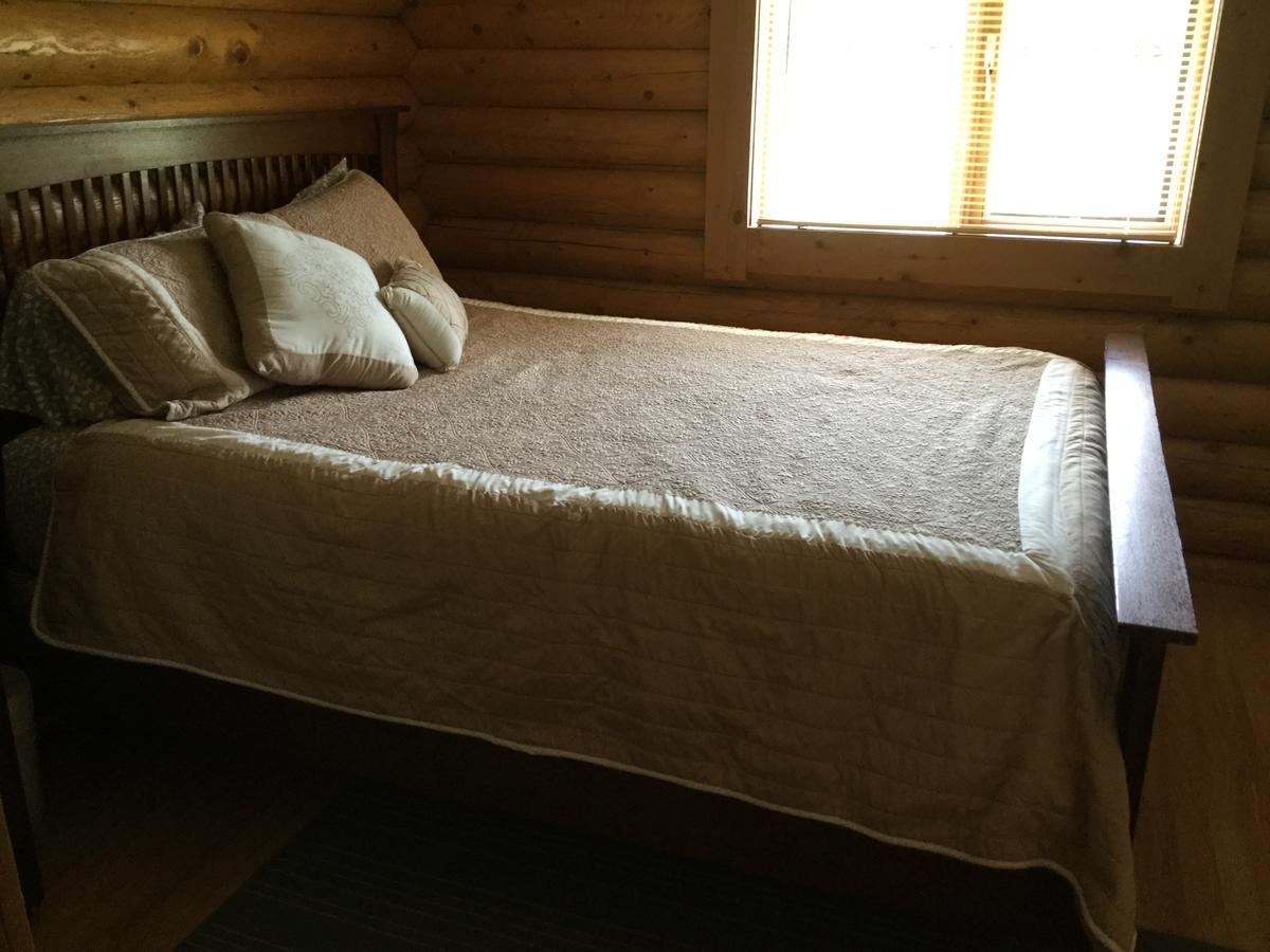 Folding Mountain B & B Fort Nelson Exterior foto